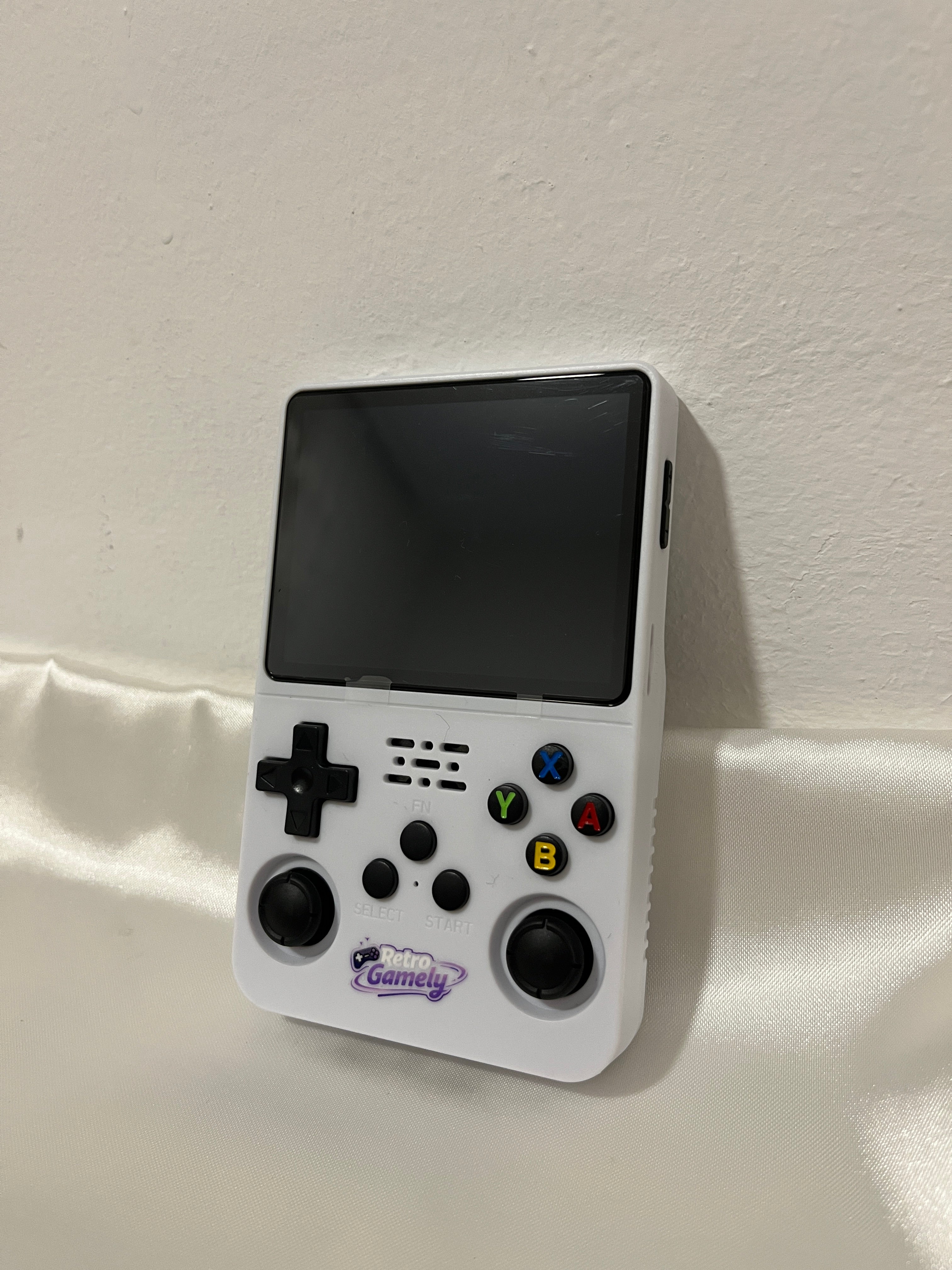 R36S Handheld Game Console – Retro Gaming Console