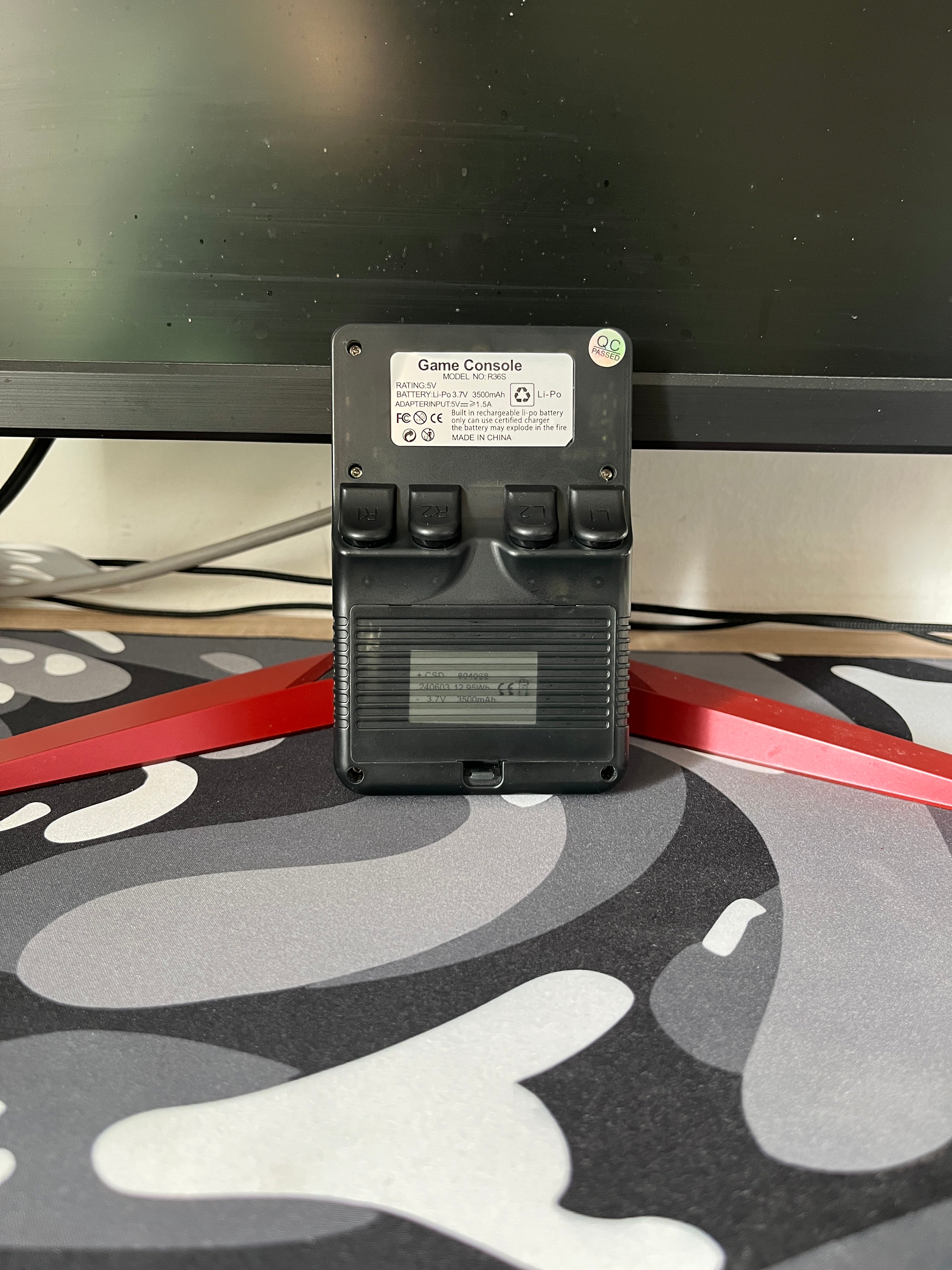 R36S Handheld Game Console – Retro Gaming Console